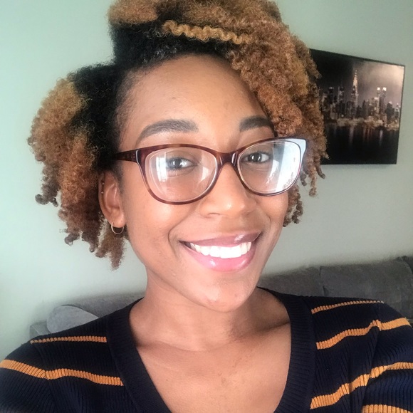 Meet your Posher, Symone - Picture 1 of 1